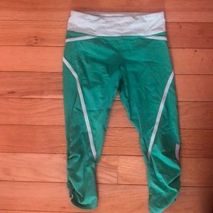 Lulu lemon turquoise capri’s